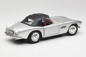 BMW 507 Argent Revell 1:18 9034 Métal Moulé — image 3 sur 8