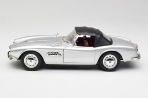 BMW 507 Argent Revell 1:18 9034 Métal Moulé — image 4 sur 8