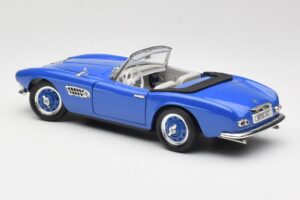 BMW 507 Touring Sport Cabriolet Bleu Revell 1:18 8810-M1 Métal Moulé — image 7 sur 8