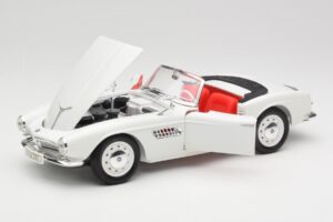 BMW 507 Touring Sport Feather White Revell 1:18 8810 Métal Moulé — image 2 sur 8