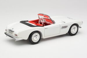 BMW 507 Touring Sport Feather White Revell 1:18 8810 Métal Moulé — image 3 sur 8