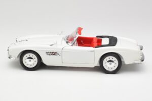BMW 507 Touring Sport Feather White Revell 1:18 8810 Métal Moulé — image 4 sur 8