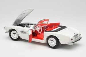 BMW 507 Touring Sport Feather White Revell 1:18 8810 Métal Moulé — image 5 sur 8