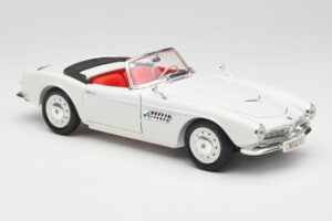 BMW 507 Touring Sport Feather White Revell 1:18 8810 Métal Moulé — image 6 sur 8