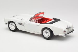 BMW 507 Touring Sport Feather White Revell 1:18 8810 Métal Moulé — image 7 sur 8
