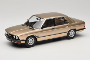 BMW 520i E28 Gold Metallic IXO 1:18 18CMC184 Métal Moulé