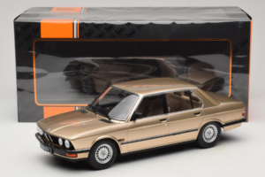 BMW 520i E28 Gold Metallic IXO 1:18 18CMC184 Métal Moulé — image 6 sur 6
