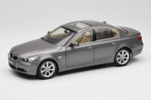 BMW 530i E60 Grey Metallic Revell 1:18 08841 Métal Moulé