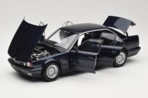 BMW 535i E34 Blue Metallic Minichamps 1:18 100024004 Métal Moulé — image 2 sur 8