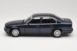 BMW 535i E34 Blue Metallic Minichamps 1:18 100024004 Métal Moulé — image 4 sur 8