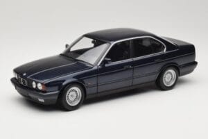BMW 535i E34 Blue Metallic Minichamps 1:18 100024004 Métal Moulé