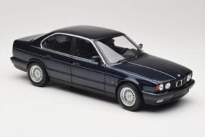 BMW 535i E34 Blue Metallic Minichamps 1:18 100024004 Métal Moulé — image 6 sur 8