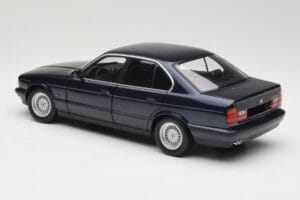 BMW 535i E34 Blue Metallic Minichamps 1:18 100024004 Métal Moulé — image 7 sur 8