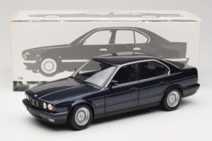 BMW 535i E34 Blue Metallic Minichamps 1:18 100024004 Métal Moulé — image 8 sur 8