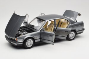 BMW 535i E34 Gris Métallisé Minichamps 1:18 100024008 Métal Moulé — image 2 sur 8