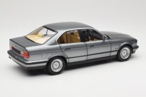 BMW 535i E34 Gris Métallisé Minichamps 1:18 100024008 Métal Moulé — image 3 sur 8
