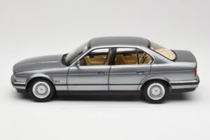 BMW 535i E34 Gris Métallisé Minichamps 1:18 100024008 Métal Moulé — image 4 sur 8