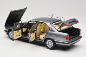 BMW 535i E34 Gris Métallisé Minichamps 1:18 100024008 Métal Moulé — image 5 sur 8