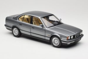 BMW 535i E34 Gris Métallisé Minichamps 1:18 100024008 Métal Moulé — image 6 sur 8
