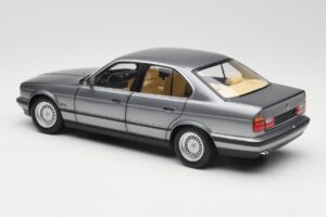 BMW 535i E34 Gris Métallisé Minichamps 1:18 100024008 Métal Moulé — image 7 sur 8