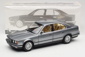 BMW 535i E34 Gris Métallisé Minichamps 1:18 100024008 Métal Moulé — image 8 sur 8