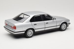 BMW 535i E34 Argent Minichamps 1:18 100024005 Métal Moulé — image 3 sur 8