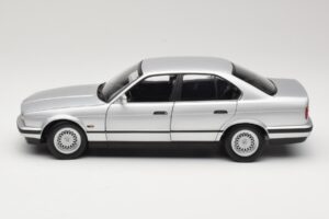 BMW 535i E34 Argent Minichamps 1:18 100024005 Métal Moulé — image 4 sur 8