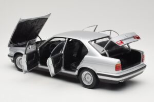 BMW 535i E34 Argent Minichamps 1:18 100024005 Métal Moulé — image 5 sur 8