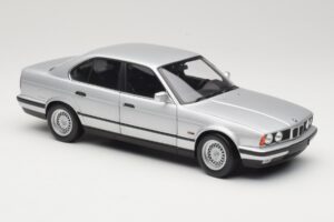 BMW 535i E34 Argent Minichamps 1:18 100024005 Métal Moulé — image 6 sur 8