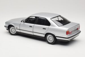 BMW 535i E34 Argent Minichamps 1:18 100024005 Métal Moulé — image 7 sur 8