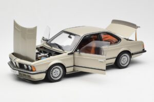 BMW 635 CSi E24 Bronzit Beige Metallic AUTOart 1:18 70523 Métal Moulé — image 2 sur 8