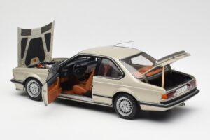 BMW 635 CSi E24 Bronzit Beige Metallic AUTOart 1:18 70523 Métal Moulé — image 5 sur 8
