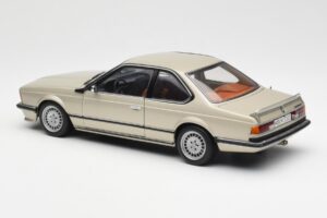 BMW 635 CSi E24 Bronzit Beige Metallic AUTOart 1:18 70523 Métal Moulé — image 7 sur 8