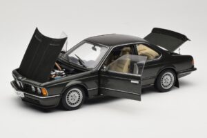 BMW 635 CSi E24 Malachit Green Metallic AUTOart 1:18 70522 Métal Moulé — image 2 sur 8