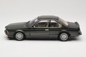 BMW 635 CSi E24 Malachit Green Metallic AUTOart 1:18 70522 Métal Moulé — image 4 sur 8