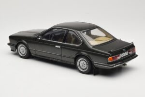 BMW 635 CSi E24 Malachit Green Metallic AUTOart 1:18 70522 Métal Moulé — image 7 sur 8