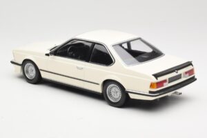 BMW 635 CSi E24 Blanc Minichamps 1:18 155028102 Métal Moulé — image 5 sur 6