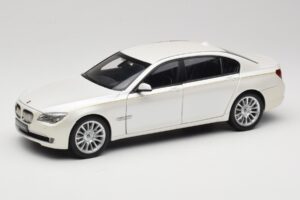 BMW 7 Series F02 760Li Brilliant White Kyosho 1:18 08783BRW Métal Moulé