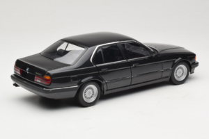 BMW 730i E32 Black Metallic Minichamps 1:18 100023002 Métal Moulé — image 3 sur 8