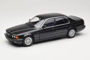 BMW 730i E32 Black Metallic Minichamps 1:18 100023002 Métal Moulé