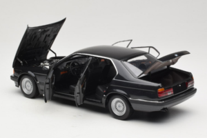 BMW 730i E32 Black Metallic Minichamps 1:18 100023002 Métal Moulé — image 5 sur 8