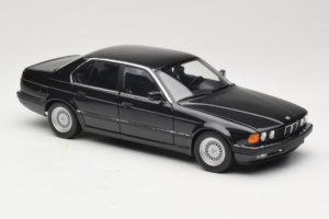 BMW 730i E32 Black Metallic Minichamps 1:18 100023002 Métal Moulé — image 6 sur 8