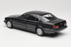 BMW 730i E32 Black Metallic Minichamps 1:18 100023002 Métal Moulé — image 7 sur 8