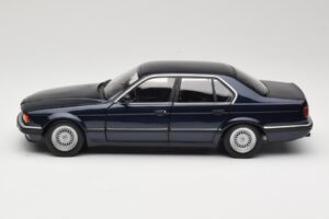 BMW 730i E32 Bleu Métallisé Minichamps 1:18 100023006 Métal Moulé — image 4 sur 8