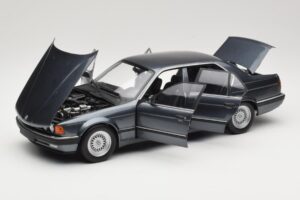BMW 730i E32 Grey Metallic Minichamps 1:18 100023005 Métal Moulé — image 2 sur 8