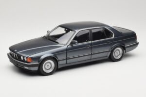 BMW 730i E32 Grey Metallic Minichamps 1:18 100023005 Métal Moulé