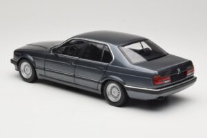 BMW 730i E32 Grey Metallic Minichamps 1:18 100023005 Métal Moulé — image 7 sur 8