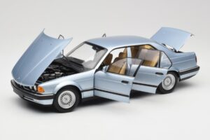 BMW 730i E32 Bleu Clair Métallisé Minichamps 1:18 100023008 Métal Moulé — image 2 sur 8