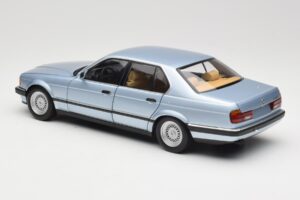BMW 730i E32 Bleu Clair Métallisé Minichamps 1:18 100023008 Métal Moulé — image 7 sur 8
