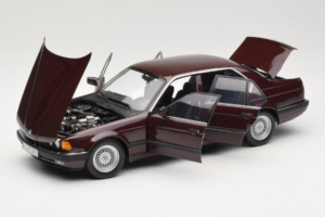 BMW 730i E32 Red Metallic Minichamps 1:18 100023001 Métal Moulé — image 2 sur 8